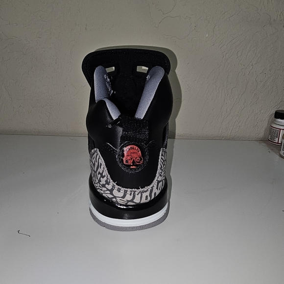 Jordan Spizike size 4.5 - Picture 2 of 15